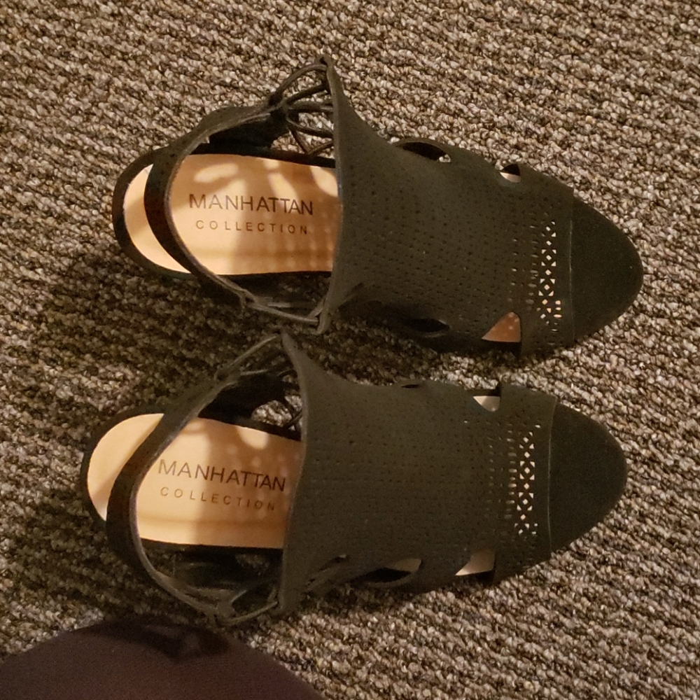 Heels - Picture 3 of 4